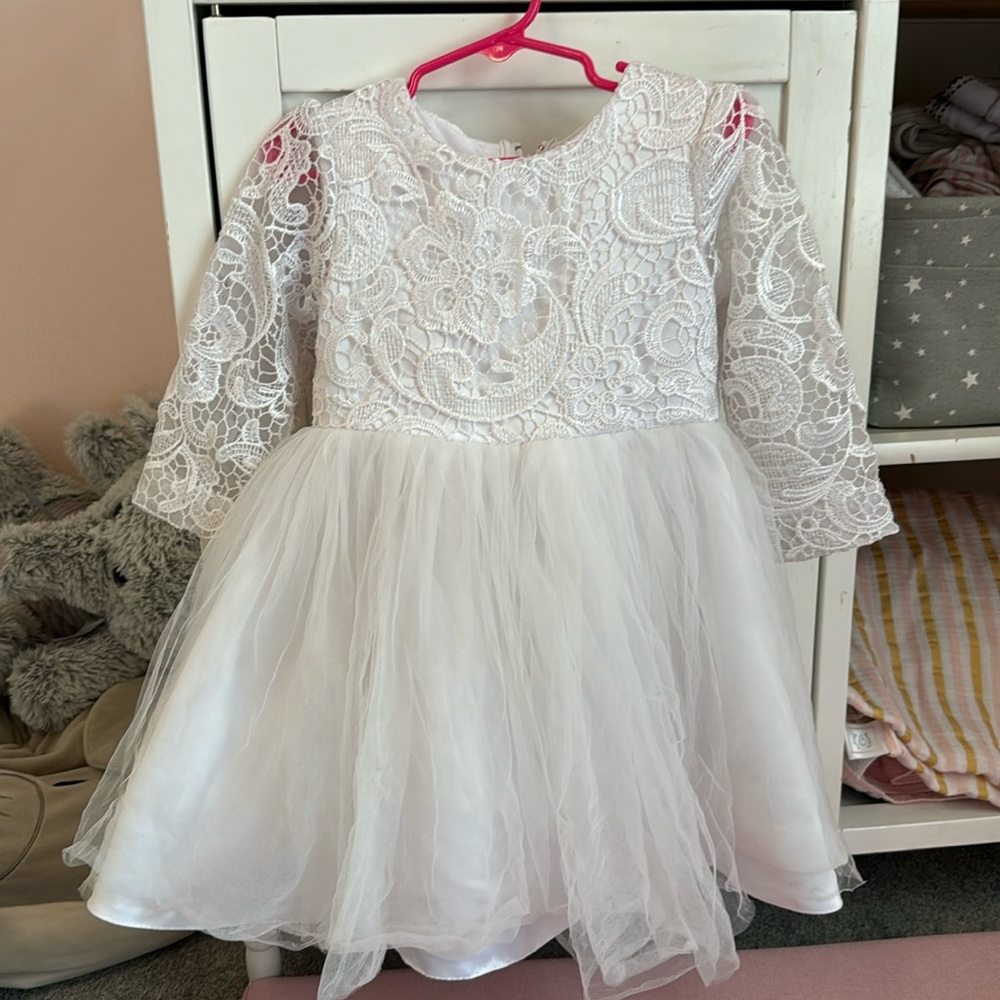Flower girl dress 24M with beautiful large bow and rhinestone